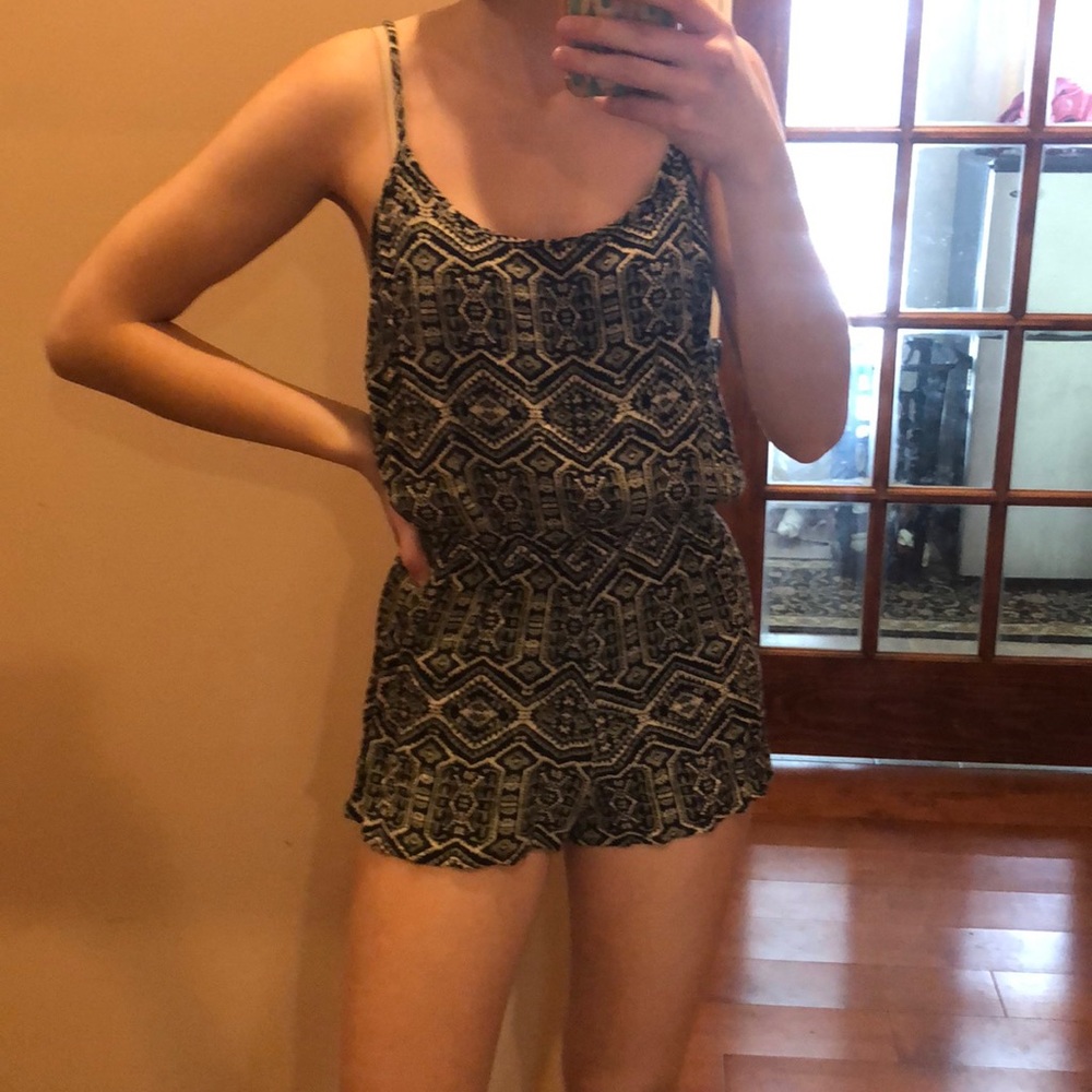 Stylish print romper from forever 21! Size S